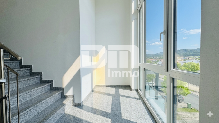 Exklusives Penthouse-Juwel mit 360 Grad Panorama-Dachterrasse in Baunatal-Großenritte - Treppenhaus